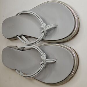 Olukia Aka Flip Flop Sandals In Iridescent/Vapor